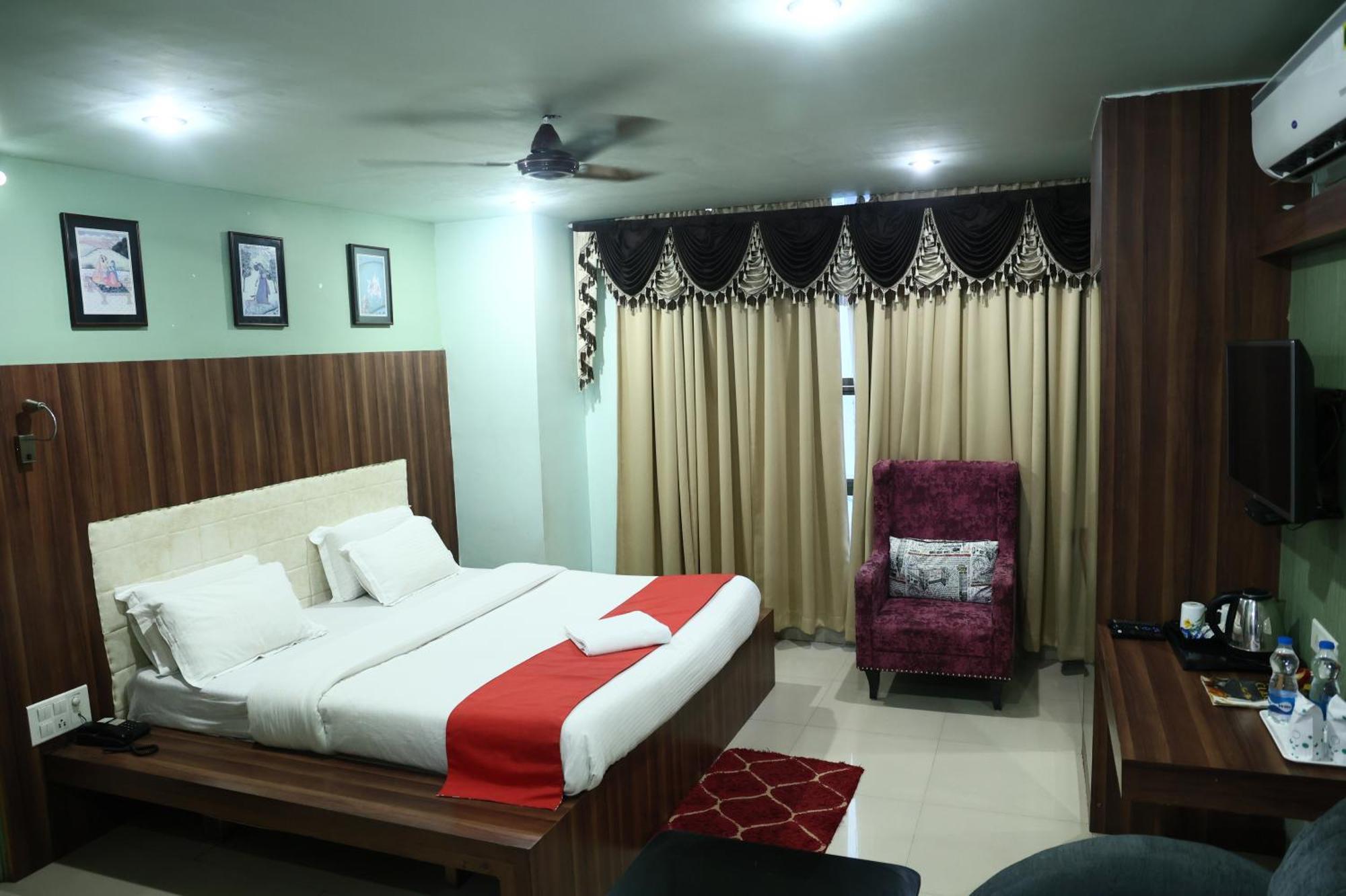 Hotel Bhubaneswari Classic Brahmapur Exterior photo